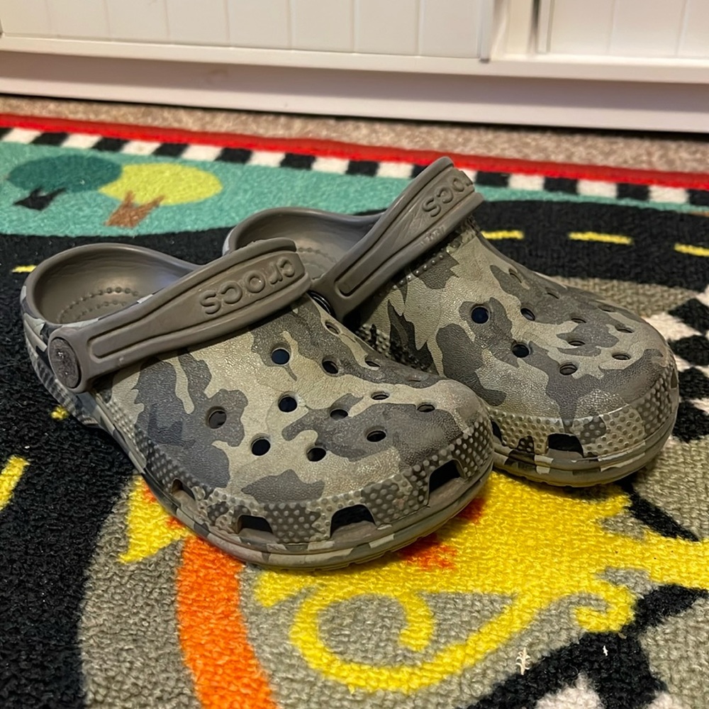 Toddler boys Crocs, size 10